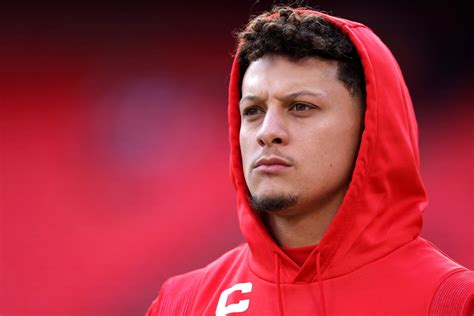 NFL: Shop Patrick Mahomes' pre-game sunglasses look