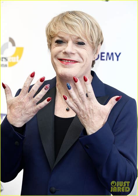 Eddie Izzard Identifies As Gender Fluid & Announces She Will Go By She/Her Pronouns: Photo ...