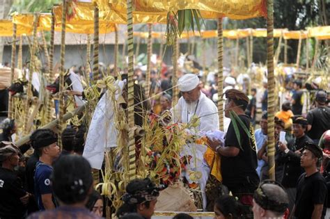 Adat Istiadat Bali yang Sarat Makna | kumparan.com