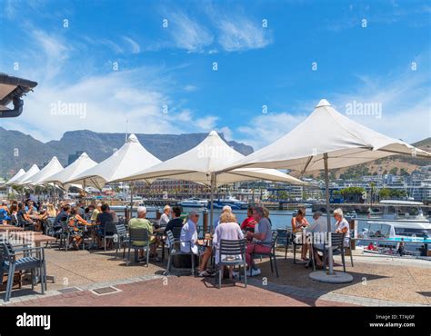 Restaurant at the V&A Waterfront with Table Mountain in the background ...