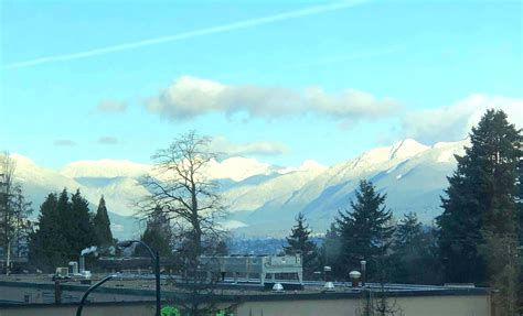 Vancouver's Mountains Look Absolutely Stunning Today (PHOTOS)