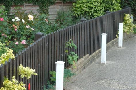 PALISADE FENCING - R Bill Fencing