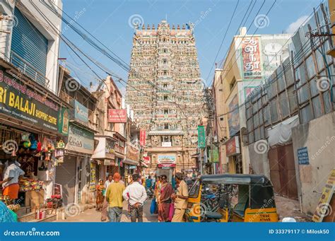 In the Street of Madurai editorial photography. Image of south - 33379117