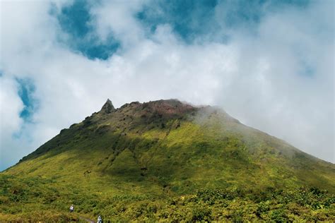 Visiter le volcan de la soufrière en Guadeloupe- Valdo Prestige Voyages