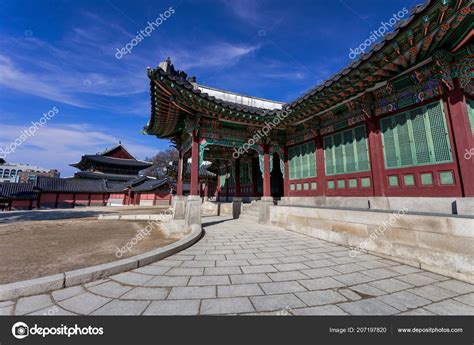 Traditional Korean Style Architecture Seoul South Korea Stock Photo by ...