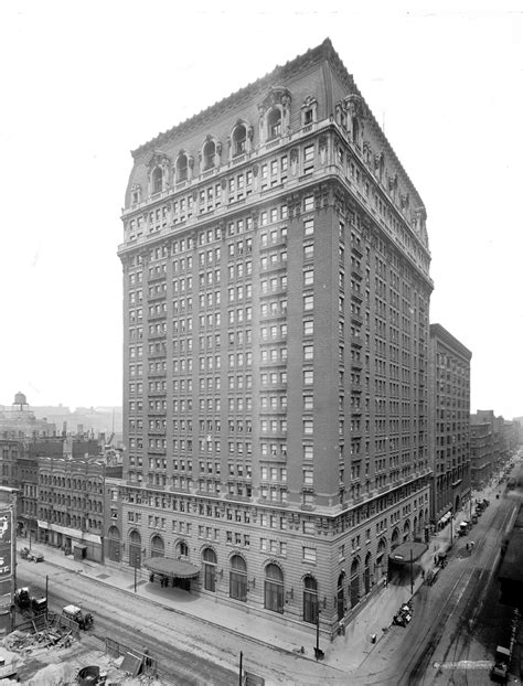 The Digital Research Library of Illinois History Journal™ : The Hotel LaSalle History and the ...