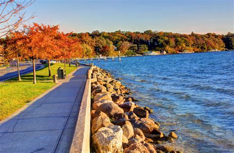 The Shore Path Around Lake Geneva - Rejuvenate in the Sound of Silence