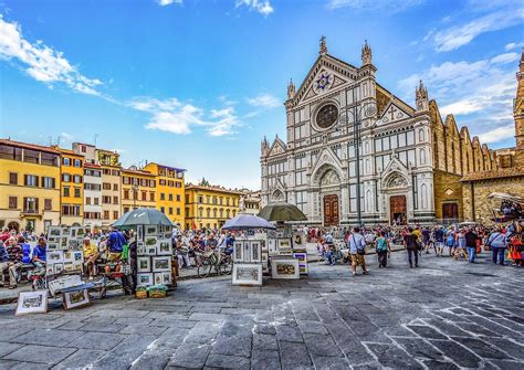 Iglesia de la #SantaCruz, una de las más bonitas de #Florencia http://www.florencia.travel ...