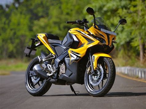 FactIncept - Just Direct Reviews: Bajaj Pulsar RS 200 review - Pros and ...