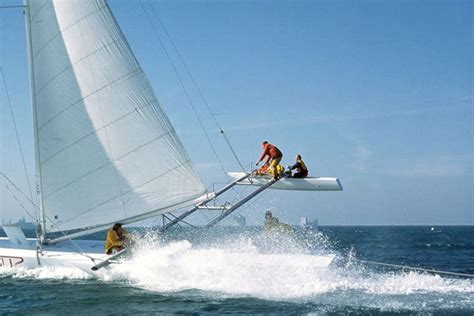 Lateen Sail Definition and History [The Triangular-Shaped Sail] - Boating Geeks