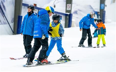 Skiing & Snowboarding Lessons - Snowplanet