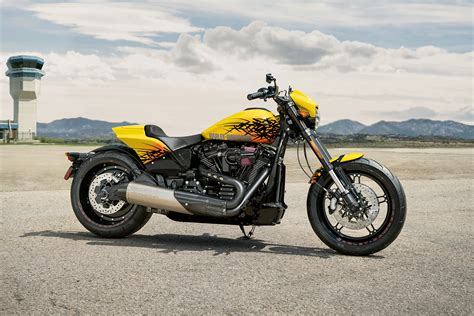 2019 FXDR Motorcycle | Harley-Davidson USA