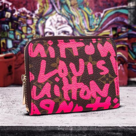 Shop authentic Louis Vuitton Graffiti Zippy Wallet at revogue for just USD 440.00