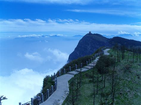 The 8 Most Beautiful Mountains in Sichuan