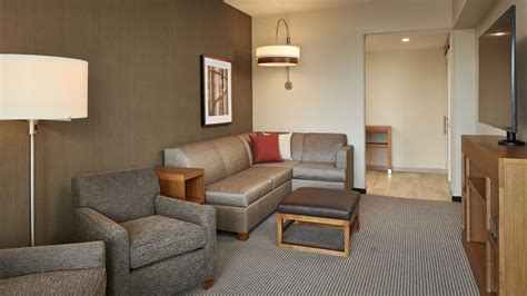 Spacious Hotel Rooms & Suites Near Tropicana Casino | Hyatt Place Evansville / Downtown