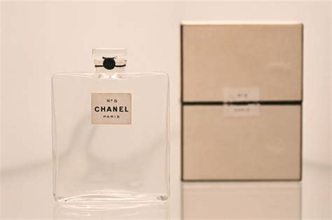 New Letter Reveals Queen Elizabeth's Love of Chanel No. 5