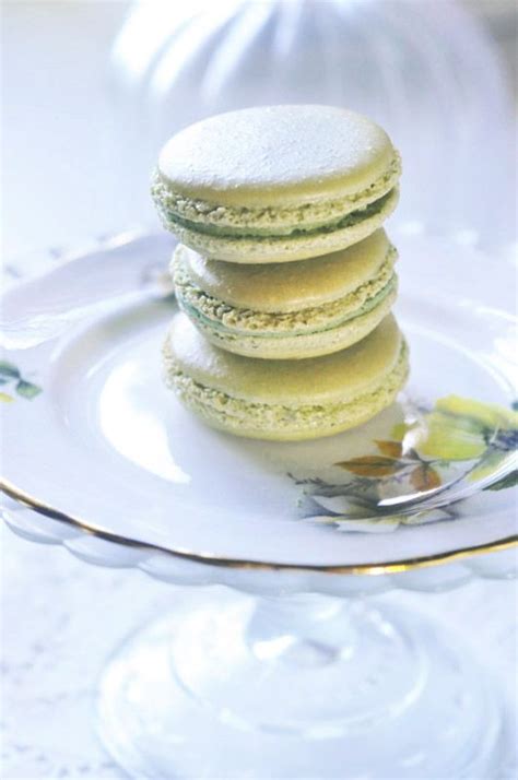 Pistachio macarons Yummy Food Dessert, Delicious Desserts, Dessert ...