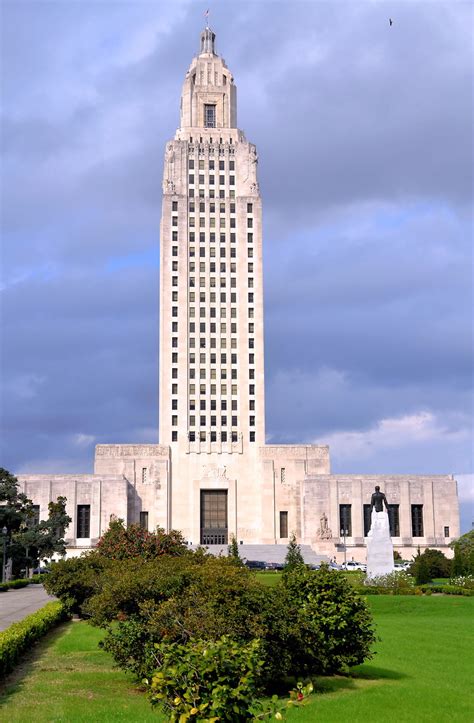 Louisiana State Capitol Building in Baton Rouge, Louisiana - Encircle ...