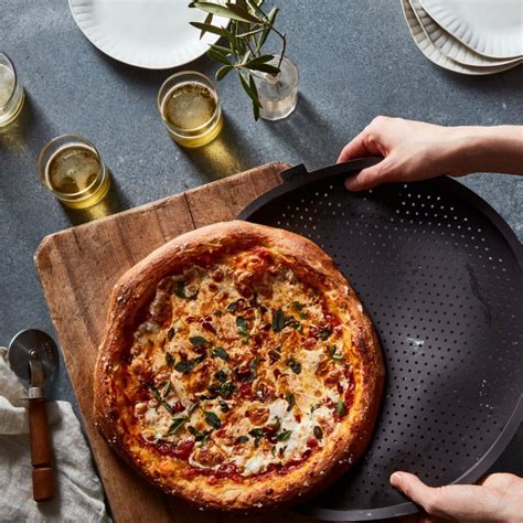 6 Best Pizza Pans – Expert Reviews [Upd. Winter 2024]