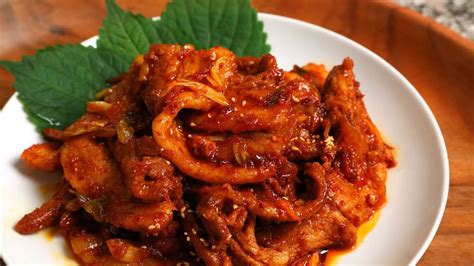 Spicy Korean Stir-Fried Pork (Dwaejigogi-bokkeum: 돼지고기볶음) - Win Big Sports