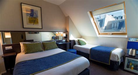 Single to triple rooms - Hotel Charing Cross in Paris’s 8th arrondissement