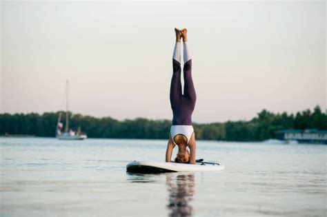 20 Paddle Board Yoga Poses And How To Do Them | HobbyKraze