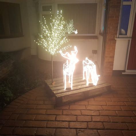 Christmas lights on Kinloch Drive,... © David Howard cc-by-sa/2.0 :: Geograph Britain and Ireland