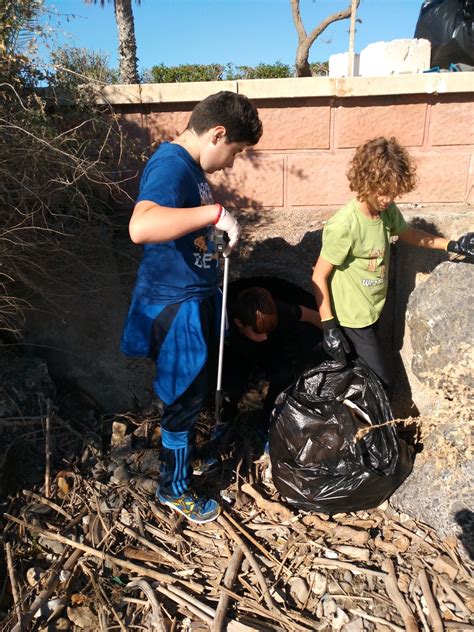 Indaleco: Limpiamos la playa de la Cañada