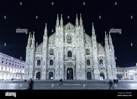 Duomo di Milano by night Stock Photo - Alamy