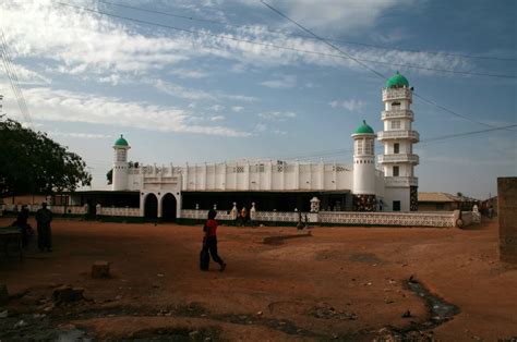 Yenkassa - Ghana Life • Religion in Ghana The most famous Mosque in ...