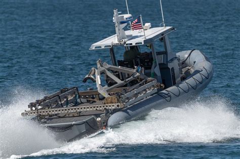 [OC] US Navy Mk 18 Mod 2 UUV carrier RHIB. San Diego, March 17, 2022 ...