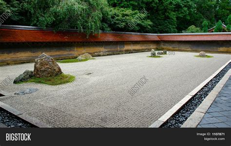 Ryoanji Zen Garden Image & Photo (Free Trial) | Bigstock