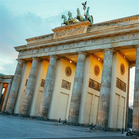 Walk Through The Brandenburg Gate - Berlin Experiences