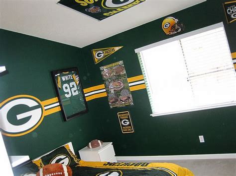 Green Bay Packer Bedroom 002 | Green bay packers bedroom, Man cave ...