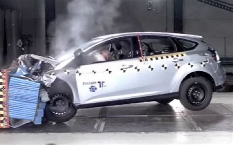 Top 10 most shocking old car crash test videos