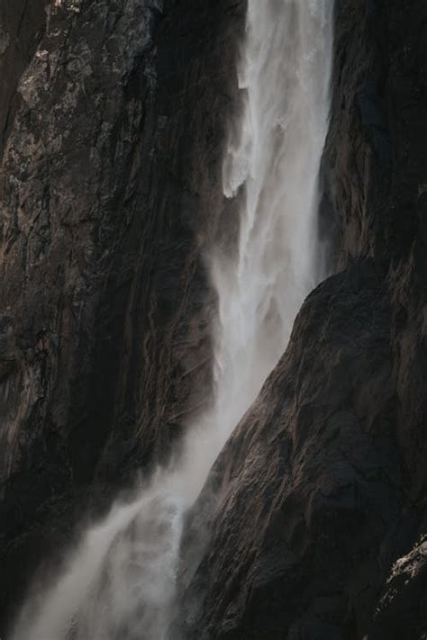 Yosemite Falls in California, USA · Free Stock Photo