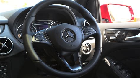 Mercedesbenz-bclass-2015-B200 CDI Sport Interior Car Photos - Overdrive