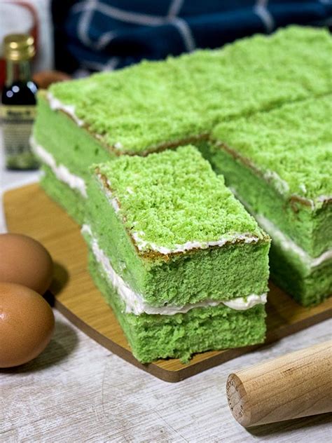 Pandan Chiffon Cake with Cream Filling Recipe | Amiable Foods