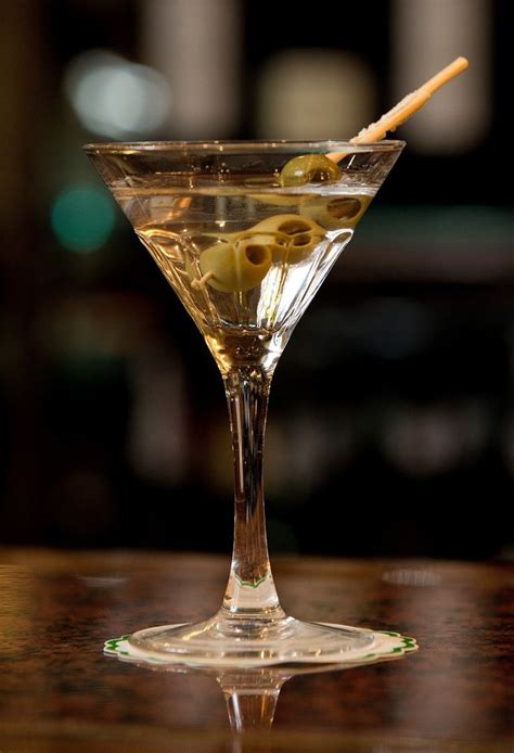 DRY MARTINI ABOUT THE DRY MARTINI COCKTAIL The Dry Martini is a classic ...