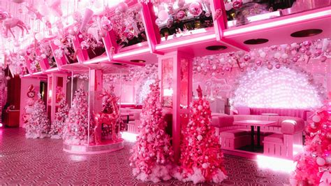 Pink Wonderland Chicago Christmas pop-up bar now open – NBC Chicago