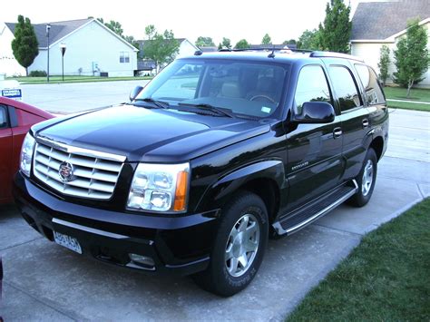 2004 Cadillac Escalade - Information and photos - MOMENTcar