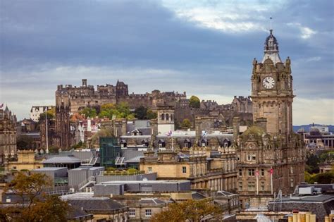 Premium Photo | Old town edinburgh