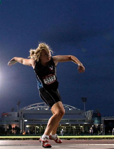 How to Throw a Discus Step-By-Step | Discus throw, Discus, Female athletes