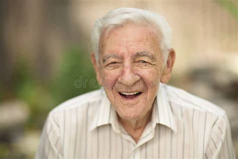 Viejo hombre feliz imagen de archivo. Imagen de abuelo - 28348161