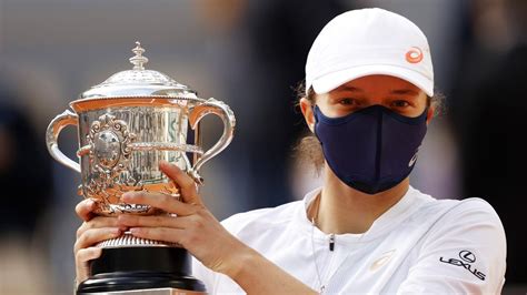 French Open 2020 - Sublime Iga Swiatek wins Roland Garros over Sofia ...