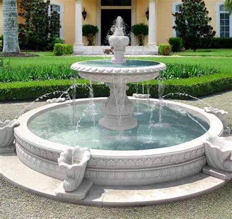 Circle fountain in driveway. | Front yard fountain, Yard water ...