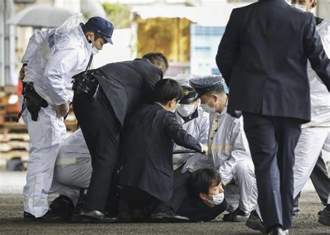 Seratus Link: Explosive thrown at Japan PM at campaign event; 1 hurt ...