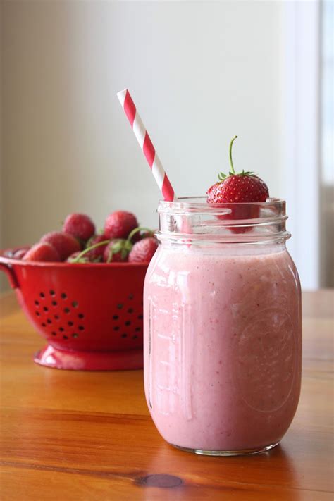 All About Women's Things: Pick A Healthy Strawberry Smoothie Recipe