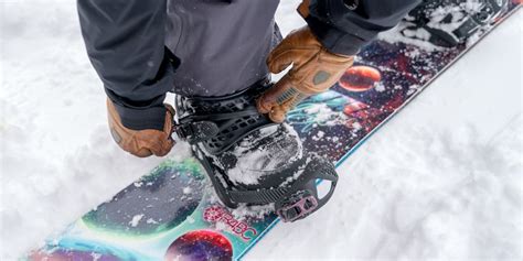 How to Put on Your Snowboard Boots and Bindings | REI Expert Advice