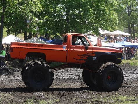 HUGE TRUCKS Mud Bogging at Perkins Mud Bog 2014 / The ... | Doovi